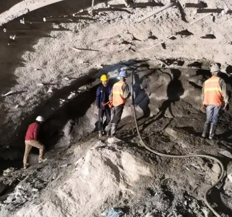 宜良拱顶带模注浆料的施工流程及注意事项